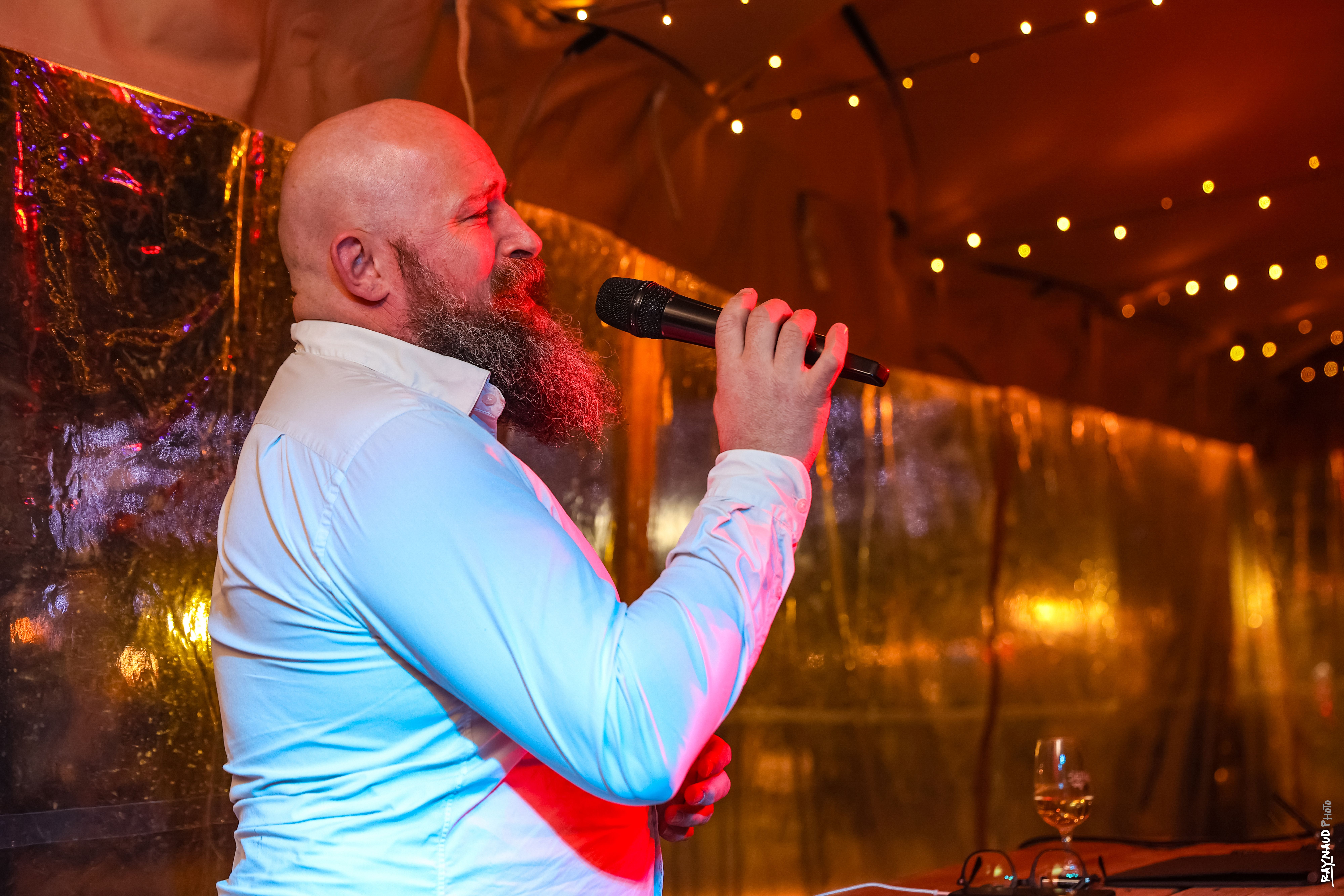 Chant Mariage, anniversaire, baptême ou fête familiale : donnez vie à vos plus beaux moments avec style et émotion.